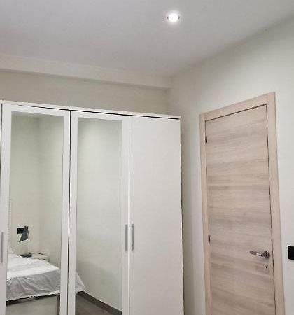 Private Room In The Center Of 에스테포나 외부 사진